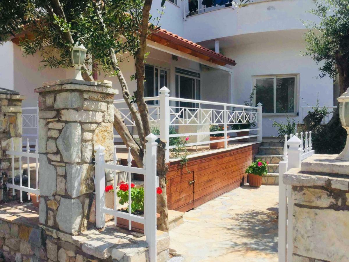 Apartments On The Beach Sarandë Exterior foto